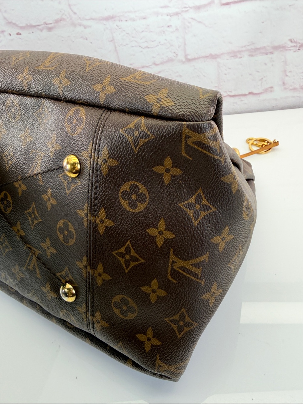 Louis Vuitton Monogram Artsy MM Shoulder Bag - Picture 7 of 12
